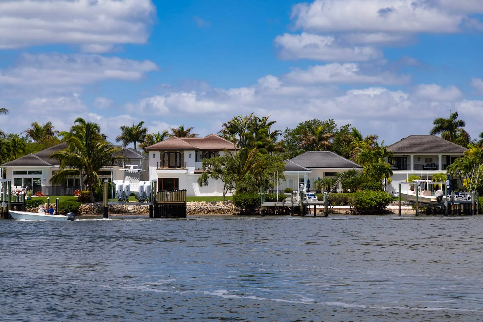 Waterfront luxury homes along the Intracoastal in Palm Beach County