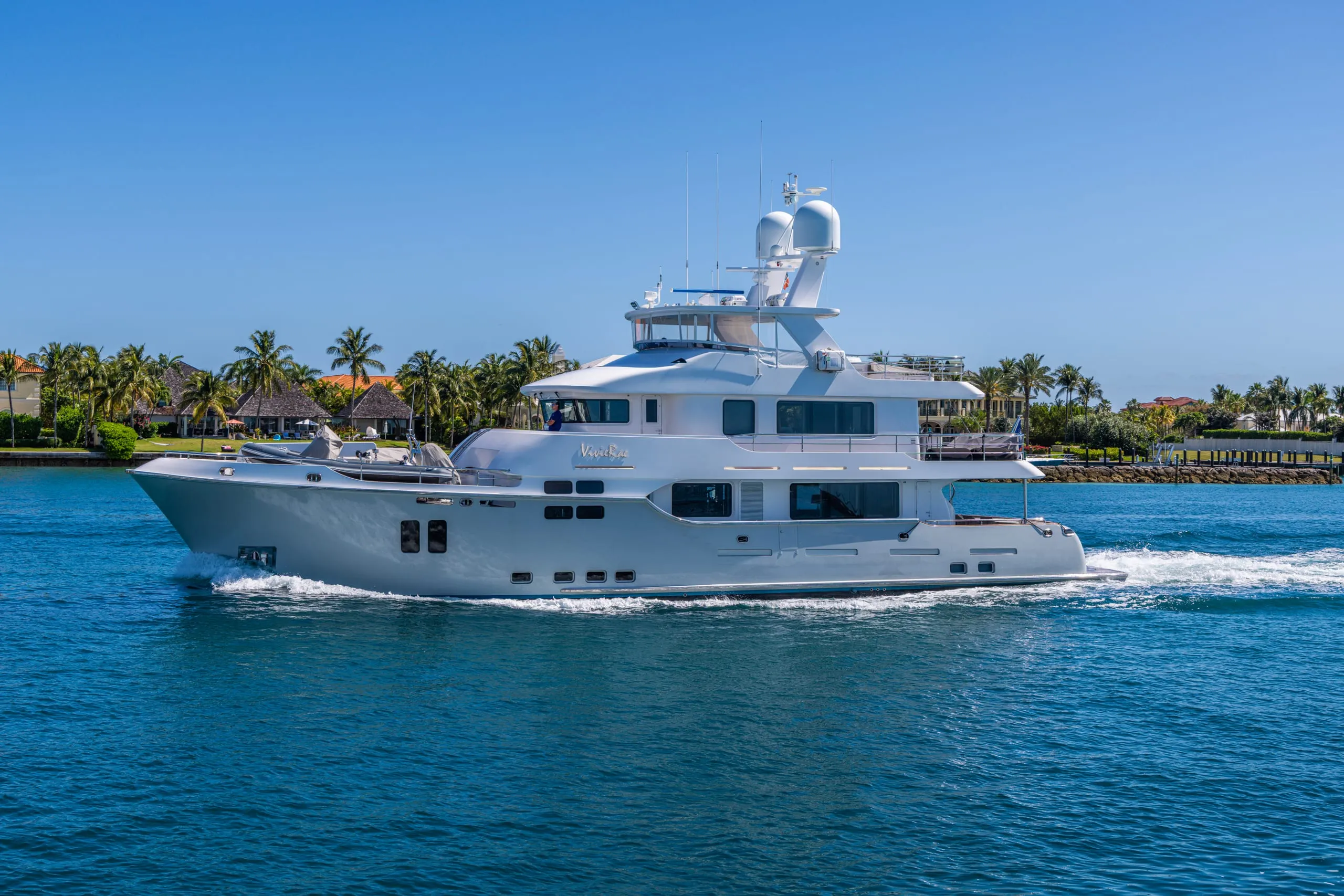 Motor yacht cruising the Intracoastal in Jupiter, Florida